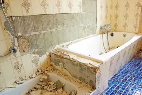 Bathtub Demolition in Ellensburg